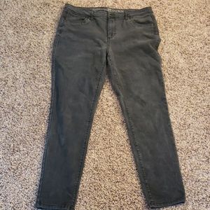 Vera Wang gray skinny jeans